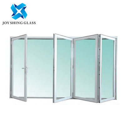 डबल ग्लेज़ेड फोल्डिंग UPVC दरवाजे के साथ UPVC द्वि-फोल्ड दरवाजे